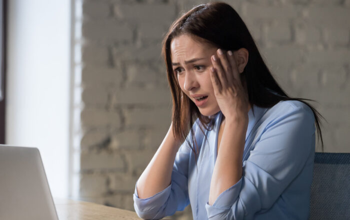 shocked woman on computer
